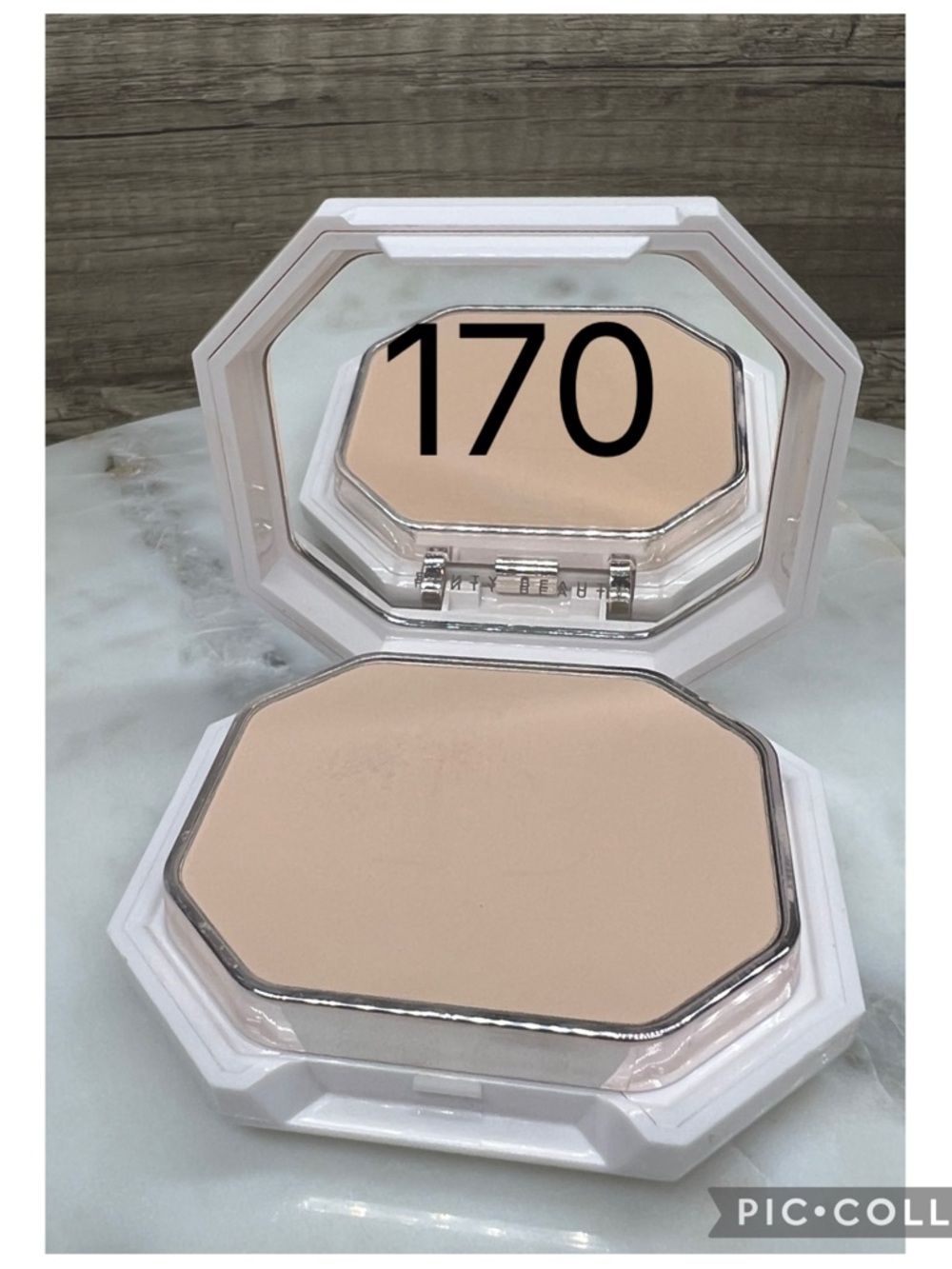 Fenty Beauty Pro Filt’r Soft Matte Powder Foundation - 170